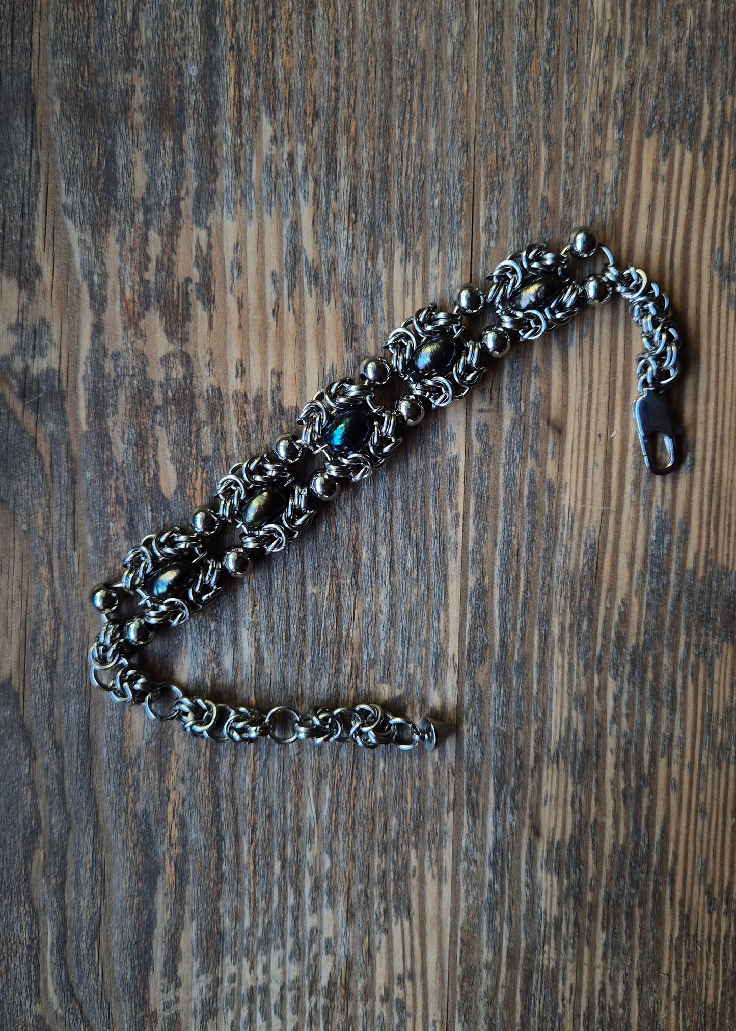CALL OF THE WATERS chainmail bracelet with pearls