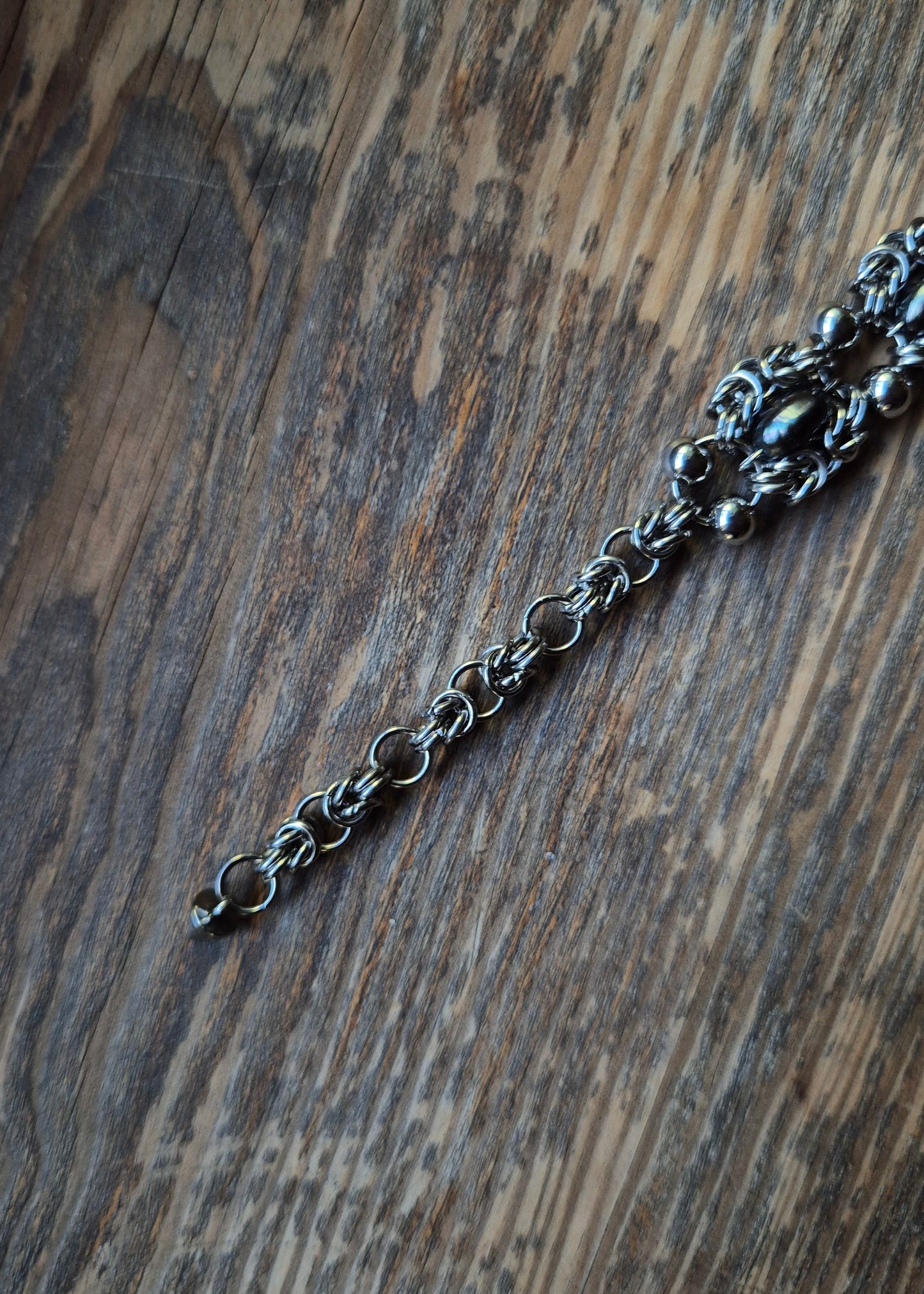 CALL OF THE WATERS chainmail bracelet with pearls